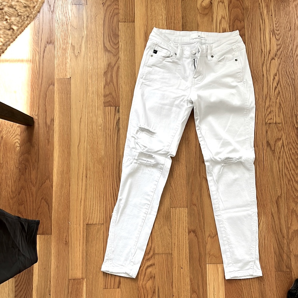 White skinny jeans